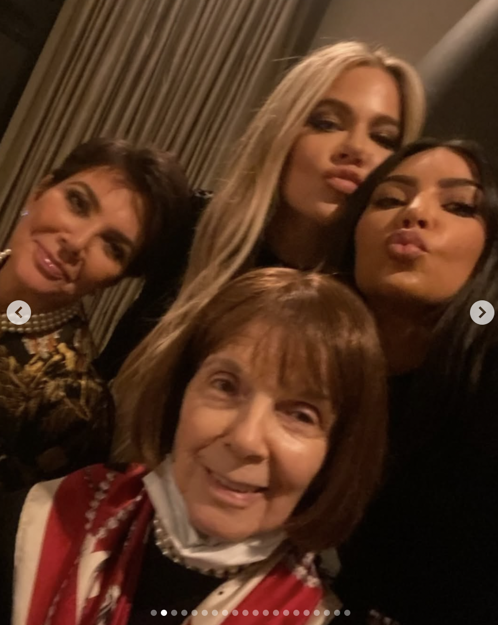 Kim Kardashian posts bundle of selfies