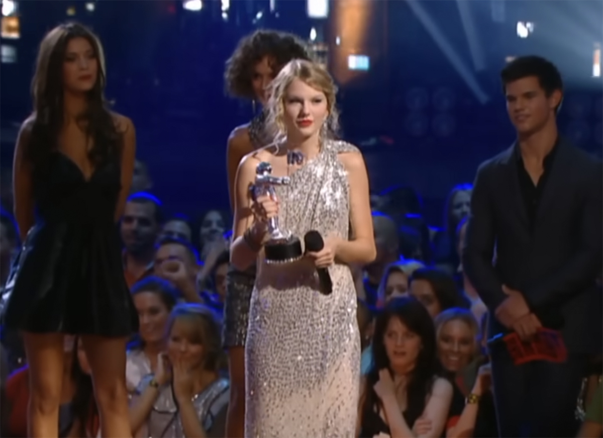 Taylor Swift VMAs 2009 gown