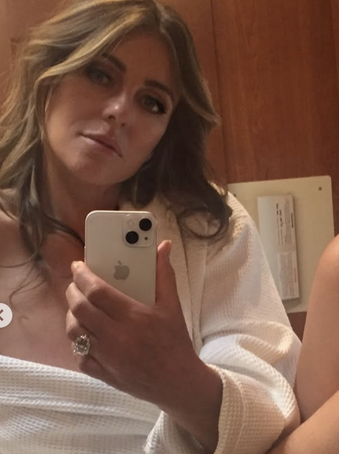 Elizabeth Hurley shows off engagement ring