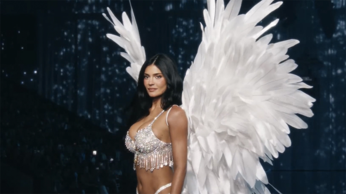 Kylie Jenner wears Victorias Secret fantasy br