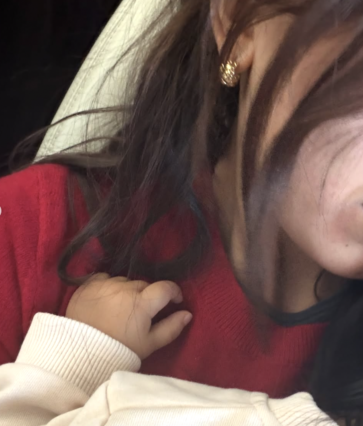 Millie Bobby Brown baby photo hand